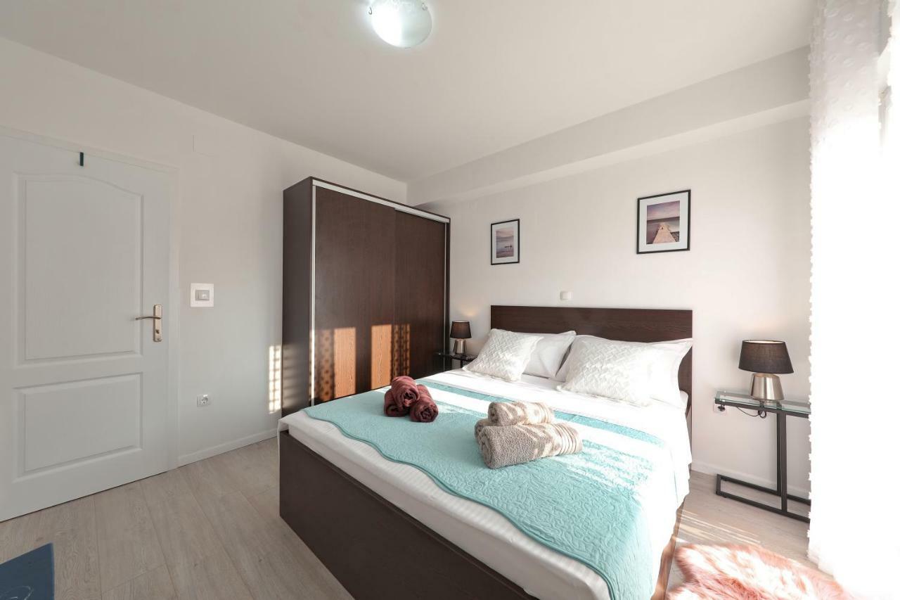 Holiday Home Hrast Debeljak Bagian luar foto