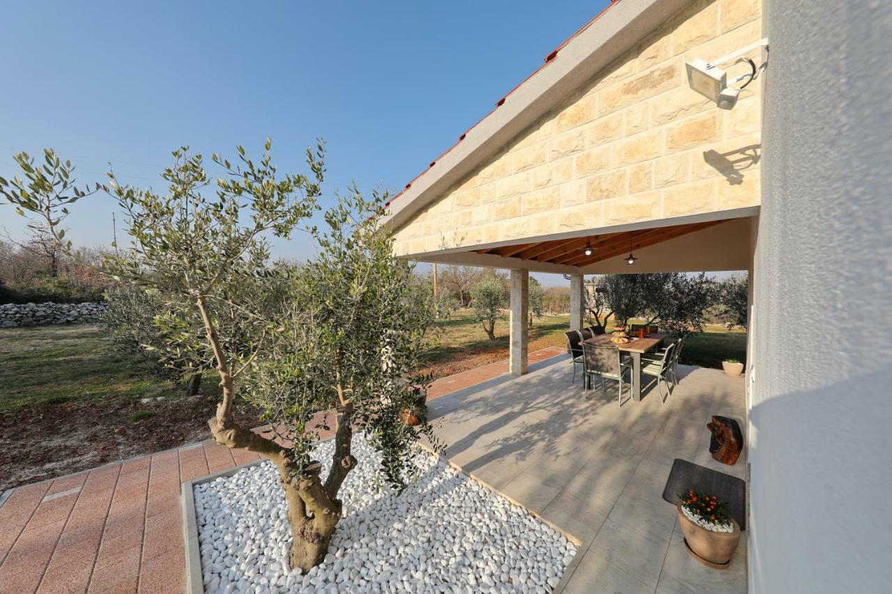 Holiday Home Hrast Debeljak Bagian luar foto